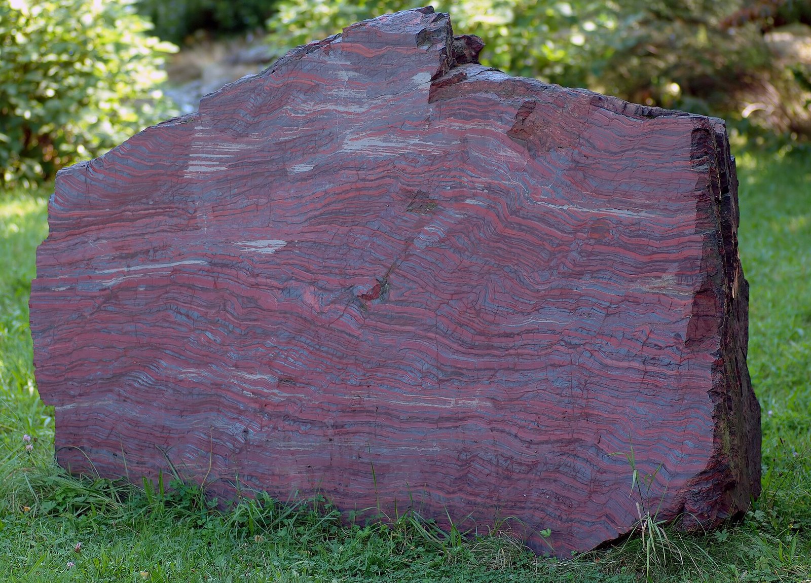 Cyanobacteria mats and rust-red banded iron cliffs